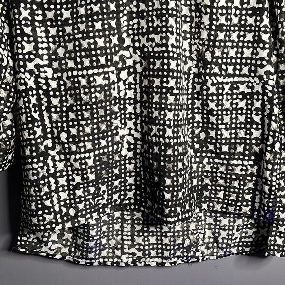 Michael Kors Black and White Geometric Print Keyhole Neck Blouse Size Small - Picture 2 of 10